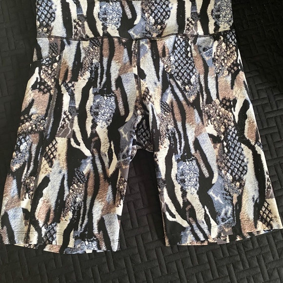 Calvin Klein women’s bike short high-rise print animal  mix - Picture 4 of 6